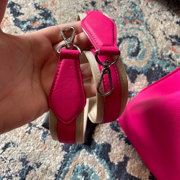 !! SOLD!! MCM Milla Medium Hot Pink - Picture 2 of 16